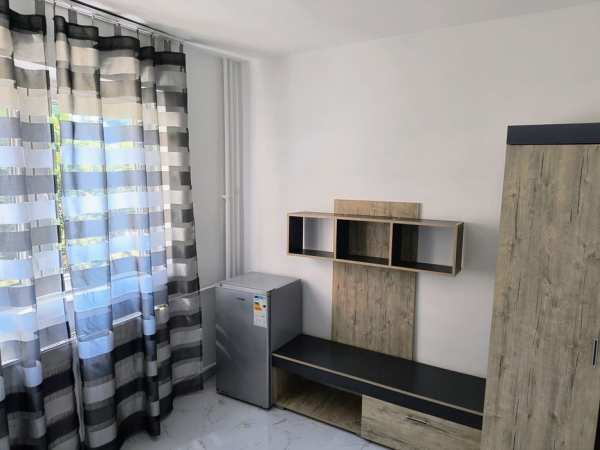 Închiriez garsoniera