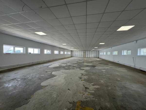 Propietar inchiriez 500 mp x 2 eur/mp Mihailesti langa Bucuresti