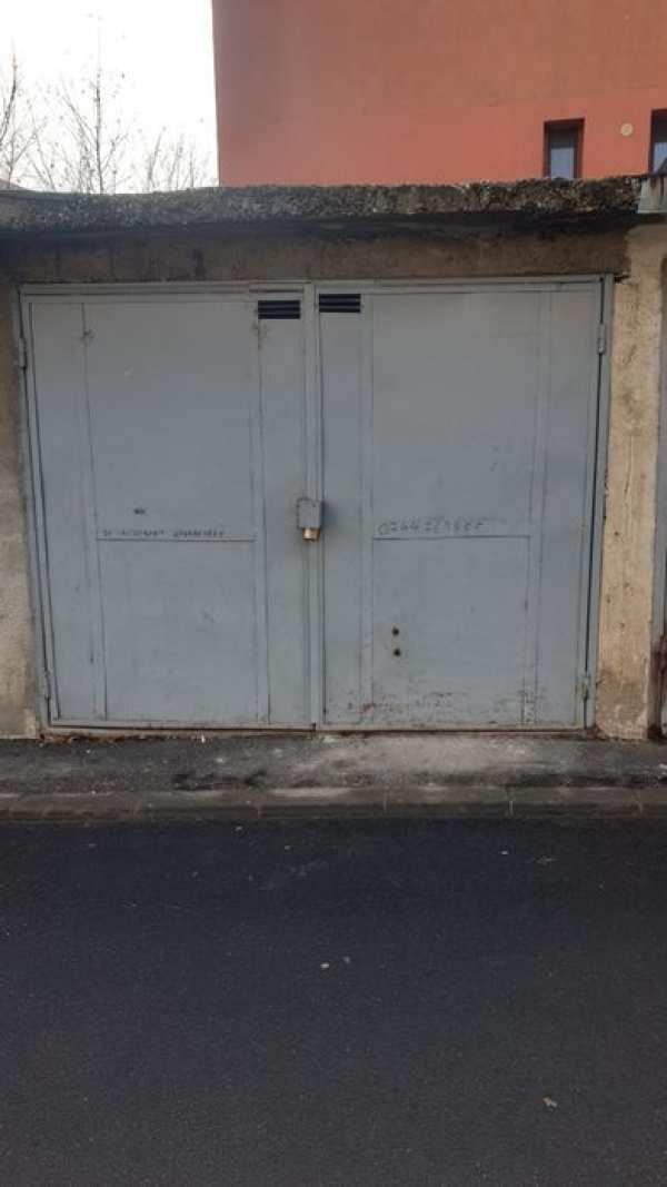 Inchiriez garaj zona splai cu crisan