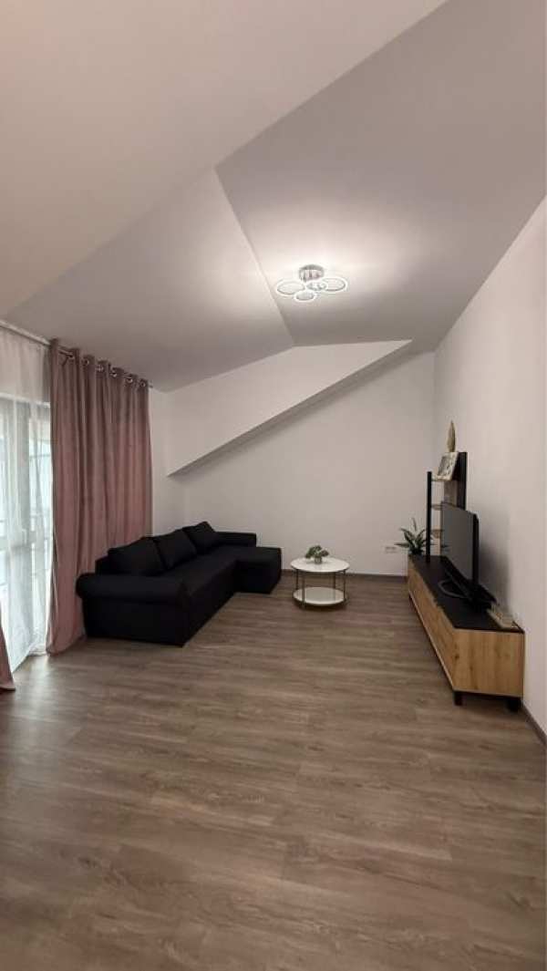De inchiriat apartament 3 camere Sanpetru