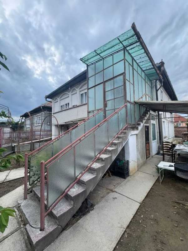 Casa de vanzare! Strada Mihai Eminescu!