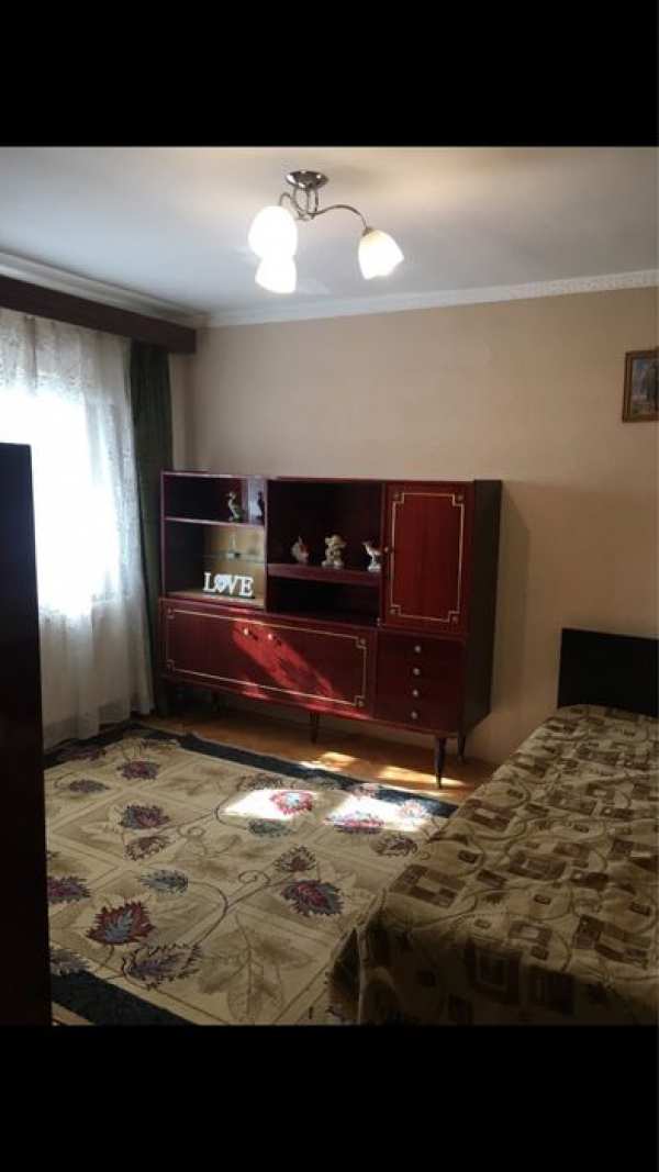 Inchiriez garsonieră  Rovine etaj 4