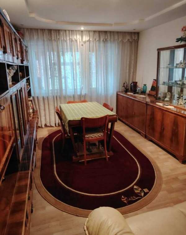 Vand apartament 3 camere Targu Jiu