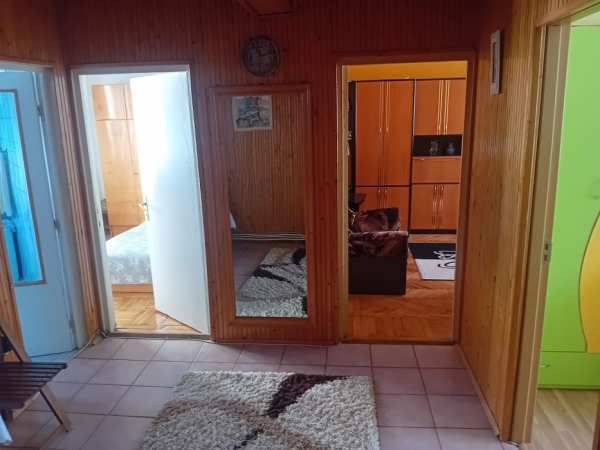 Ap 3 Cam,la cheie,decomandat, 70mp,Precista,cu pod, 2 balcoane si boxa
