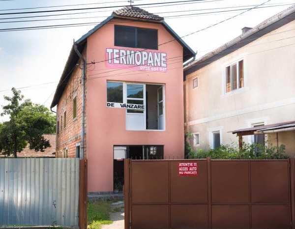 Casă semifinisată cu teren mare de vânzare, zona ultracentrala-Simleu