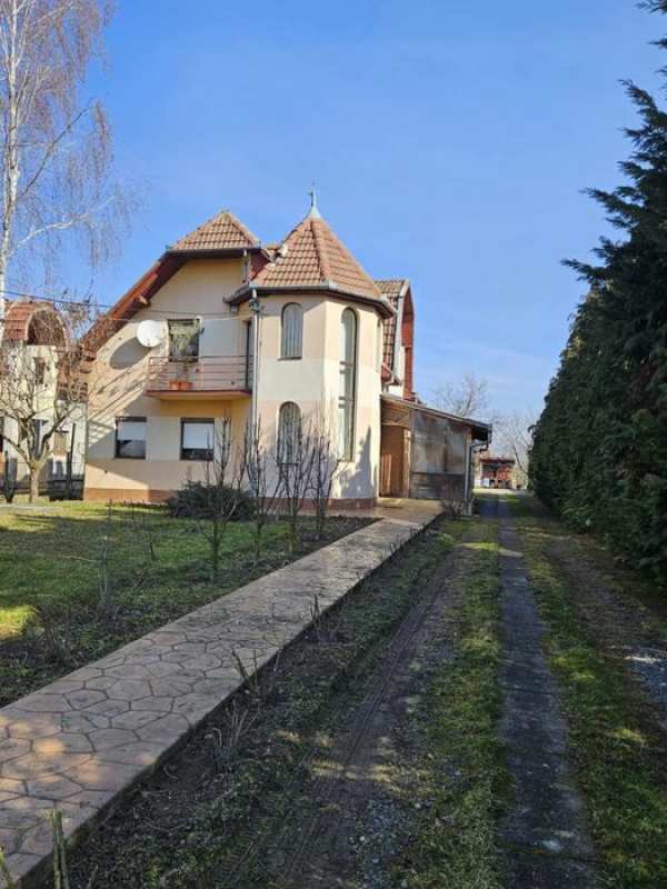 Casa una sau doua familii