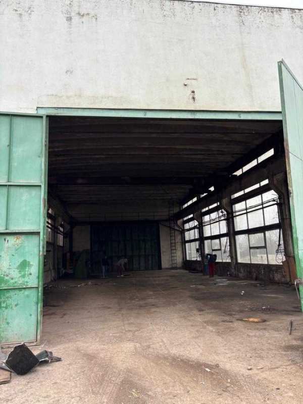 Inchiriez Hala 350m2 +pod rulant 3to