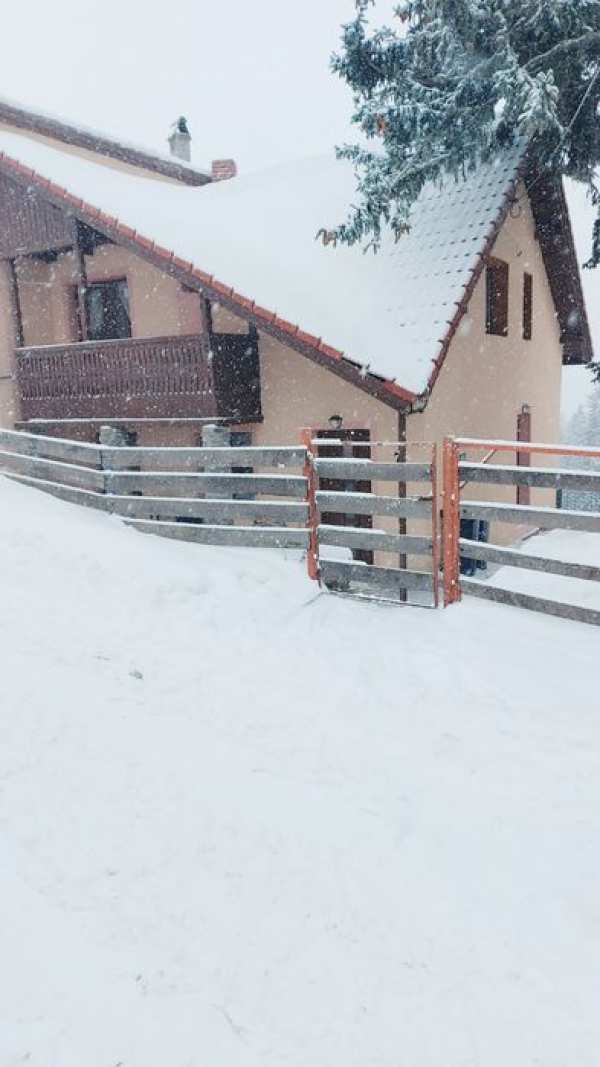 Casă cărămida la 150m de Pârtia M1 Rânca | Centrală Wi-Fi | Parcare