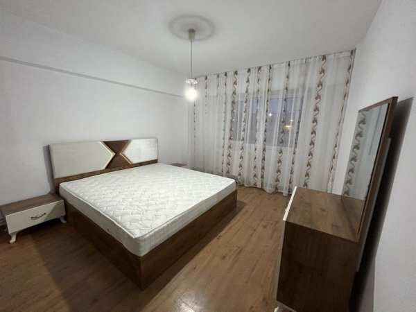 Inchiriez apartament 3 camere