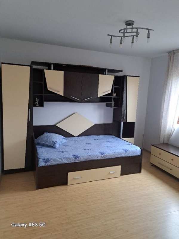 Închiriez apartament la curte Mogoșoaia