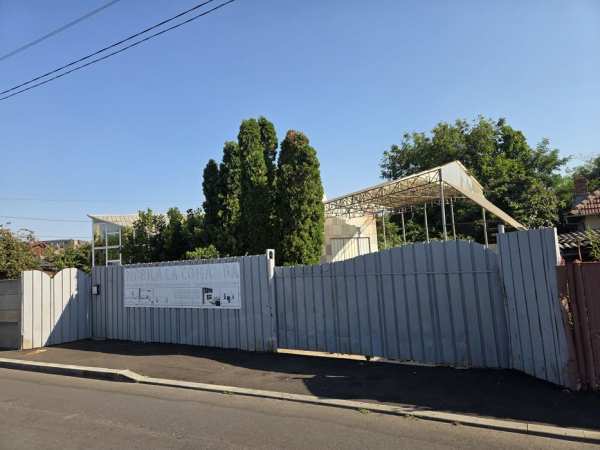 Teren 830 mp + Casă locuită + Clădire birouri + Depozit– Bariera Vâlci