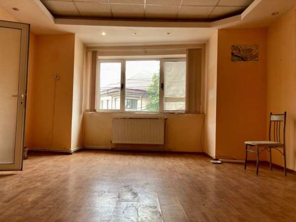 Vând apartament 4 camere