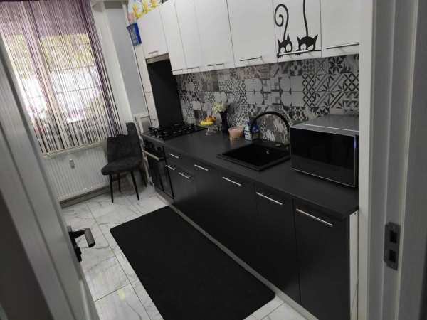 Proprietar, ofer spre vanzare apartament 3 camere, decomandat