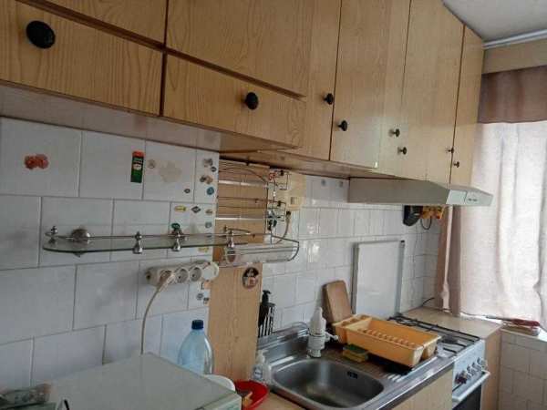 Vand apartament cu 3 camere (partial mobilat), garaj, boxa