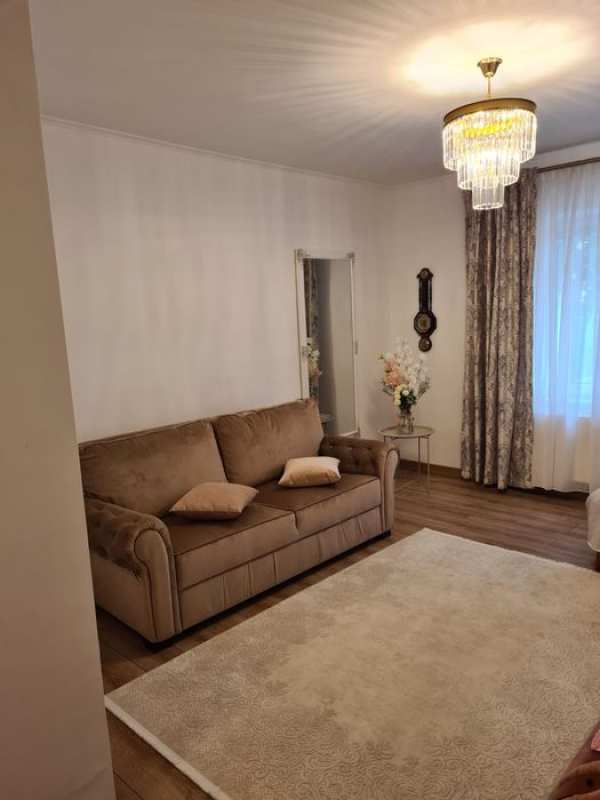 Inchiriez parter vila Catamarasti Deal