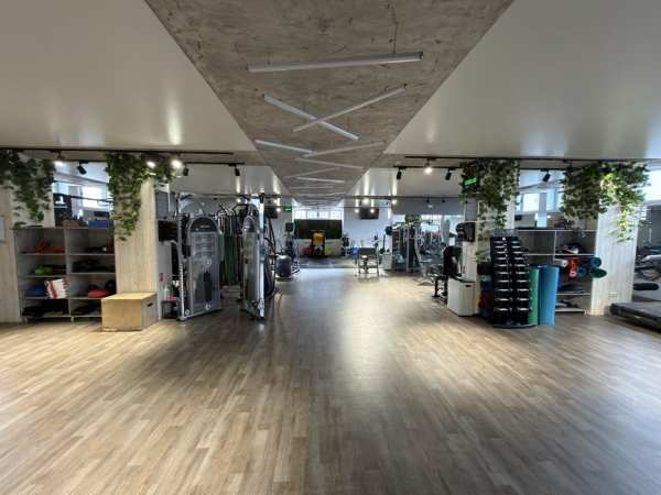 Vand afacere la cheie sala fitness sau schimb cu hala / spatiu