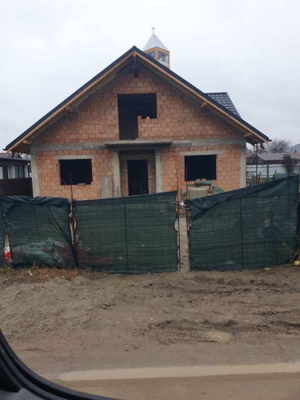 Vilă superbă la roșu sau la cheie