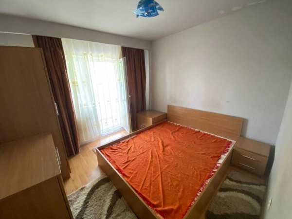 Inchiriez apartament 3 camere