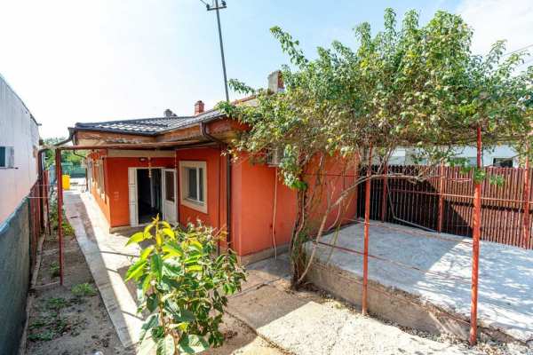 Casa individuala - 4 cam. Util 120mp. Teren 890 mp