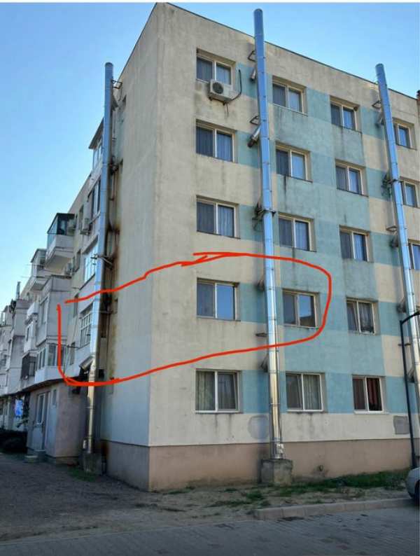 PROPRIETAR vând apartament cu 3 camere Et.1 ,Aleea Ioan Slavici Bl 49