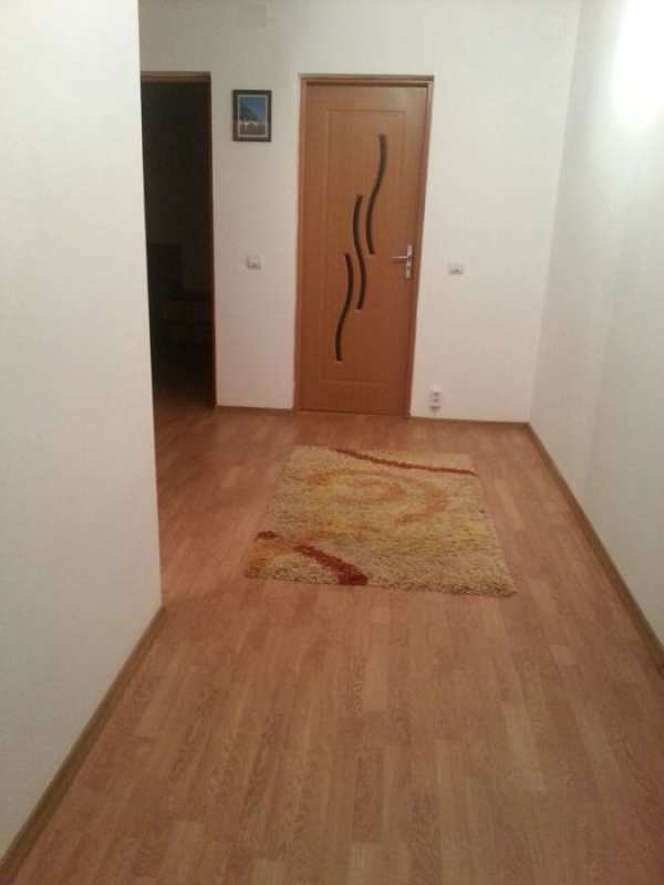 Inchiriez apartament in Floresti Str Stejarului 38