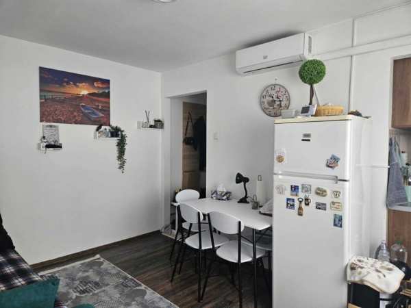 Dau spre închiriere  garsonieră Onești str. Venus nr. 4