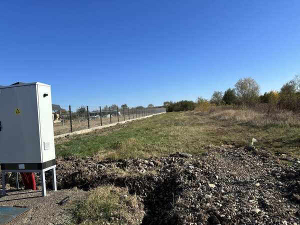 Teren intravilan la vânzare – Bradu, strada principală – 1.374 mp