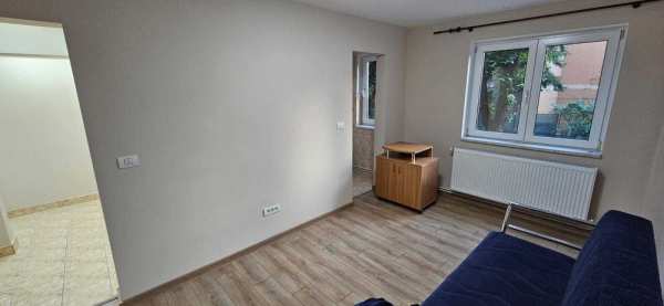 Vând garsonieră in bloc de apartamente, et.1/4, zona Romanilor, Arad