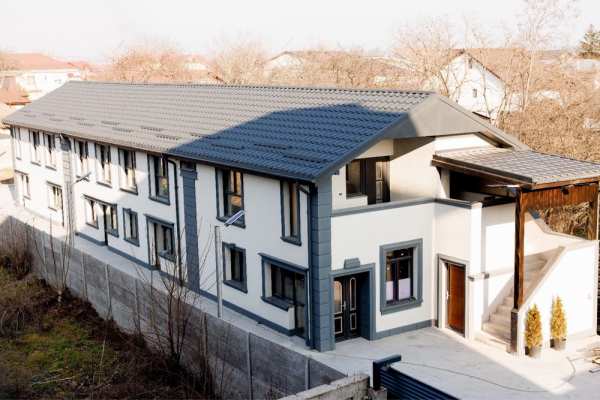 Vand cladire sau inchiriez zona centrala accept variante