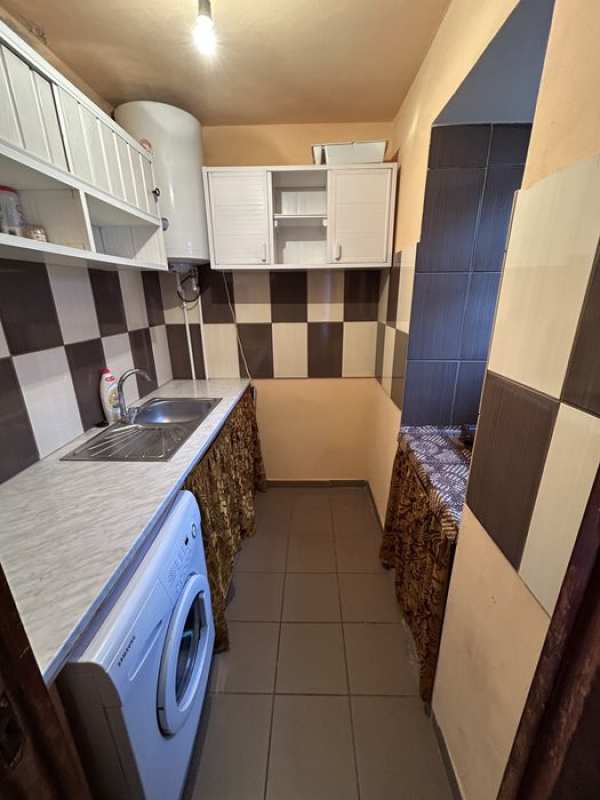 Închiriez apartament cu 2 camere