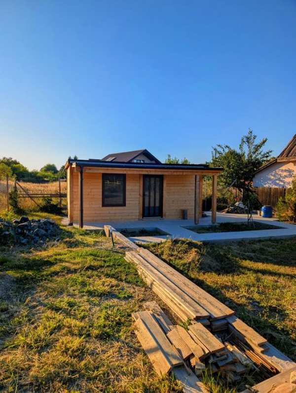 Persoană fizică vând teren intravilan stradal în Hemeiuș