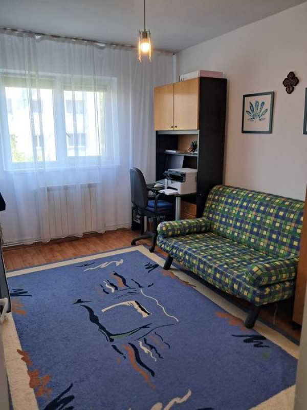 Vand apartament cu 3 camere