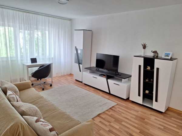Inchiriez apartament 3 camere Nae Leonard, etaj 1.