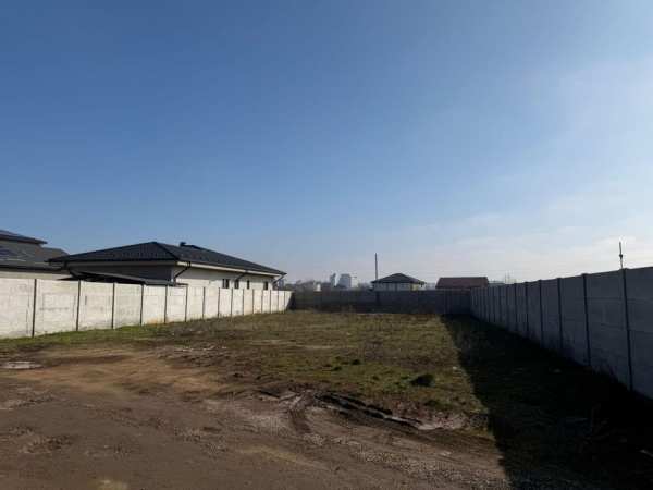 Teren de vânzare – 565 mp – Platou Strehareti