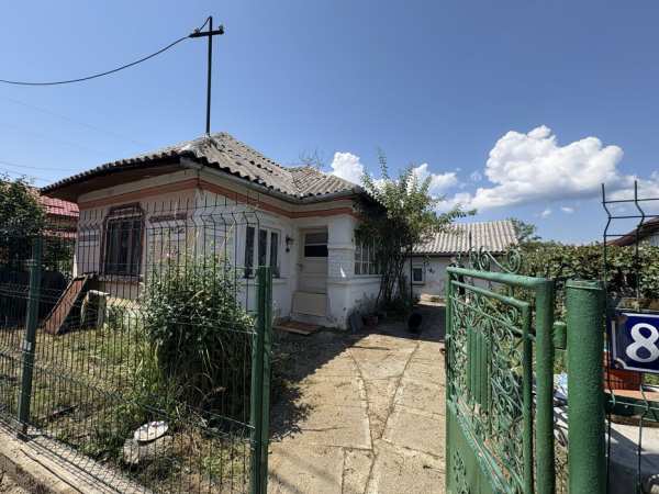 Casă veche + teren 655 m² în Bascov – Lăbușești, Argeș