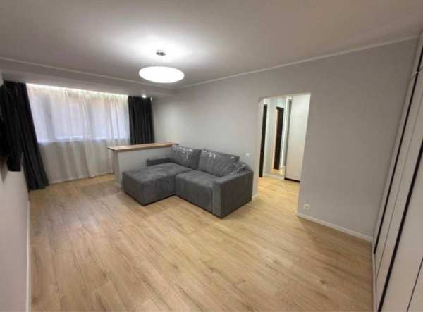 Proprietar, vând apartament 2 camere zona piața muncii