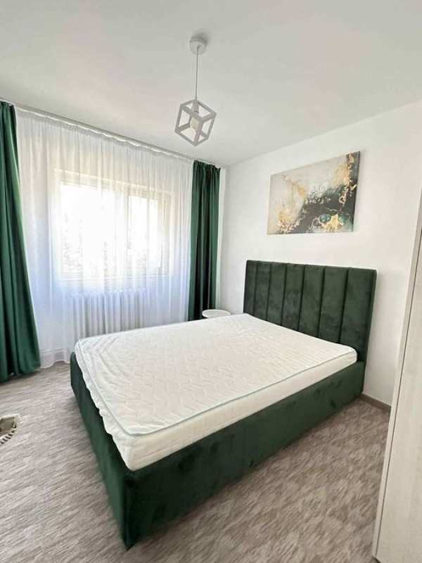 Proprietar Inchiriez Apartament 4 camere+bucatarie+2 bai/Marasti