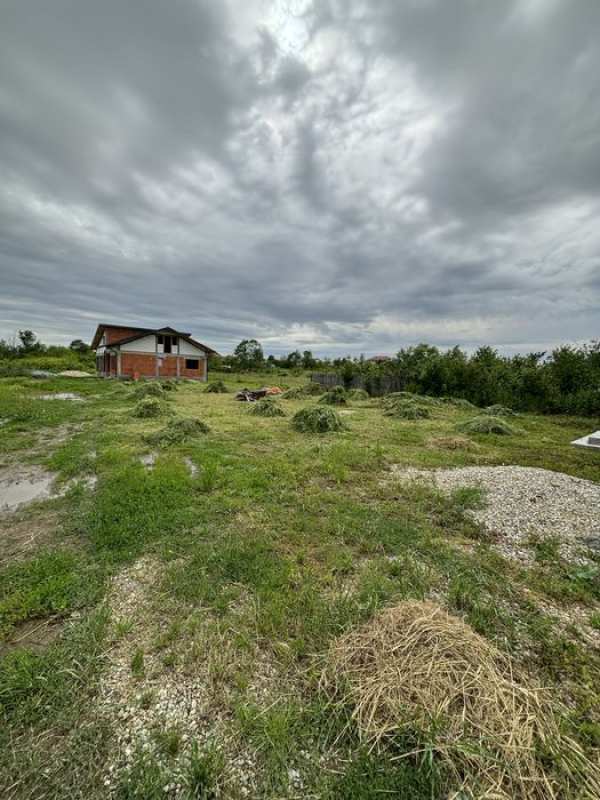 Teren intravilan Bradu 500mp