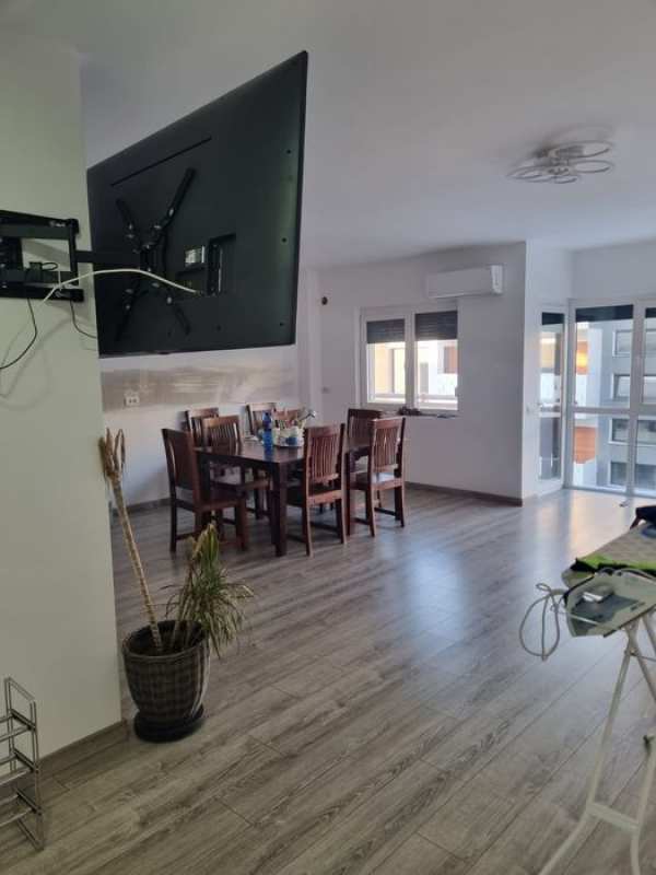 Dau in chirie apartament cu 3 camere 85mp zona Ceyrat