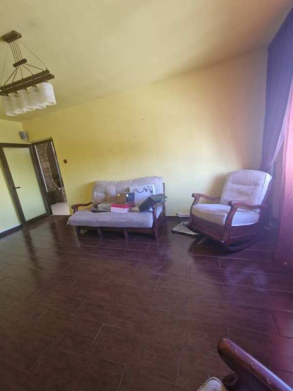 Apartament cu trei camere decomandate