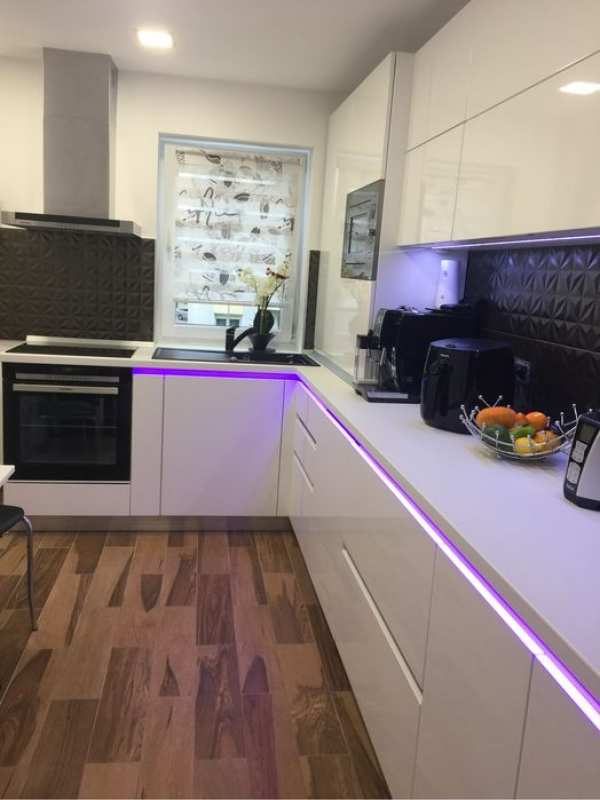 Apartament cu 3 camere,2 bai, 75 mp,Tarnaveni,zona centrala