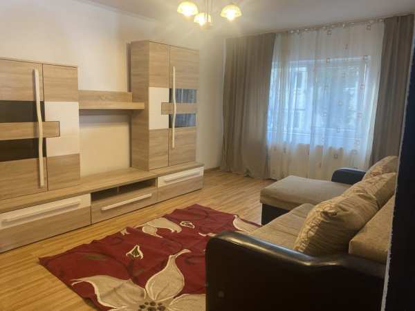 Inchiriez apartament cu 3 camere