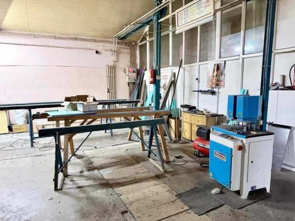 Inchiriez atelier tamplarie PVC
