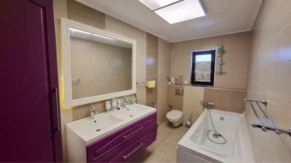 Proprietar vand casa in duplex Rediu