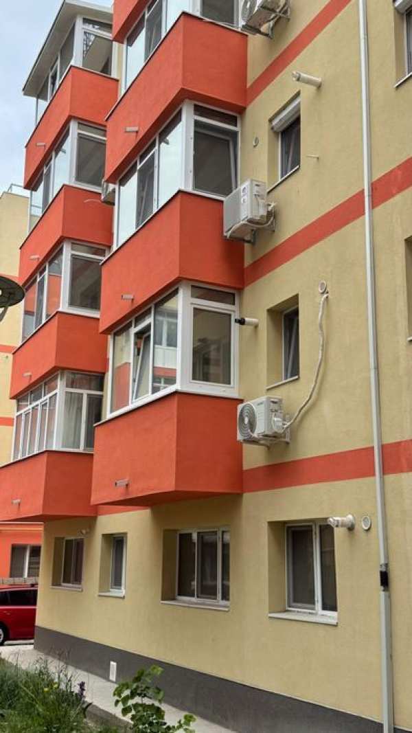 Inchiriez apartament 2 camere - zona Poliție