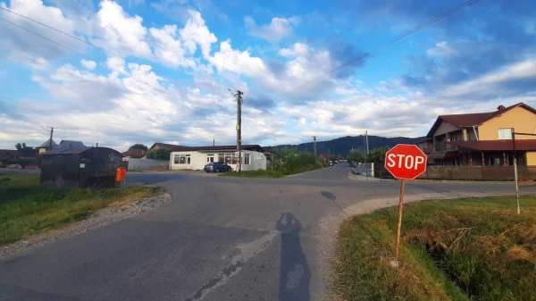 Spațiu comercial cu vad excelent vizibilitate maximă și teren generos.