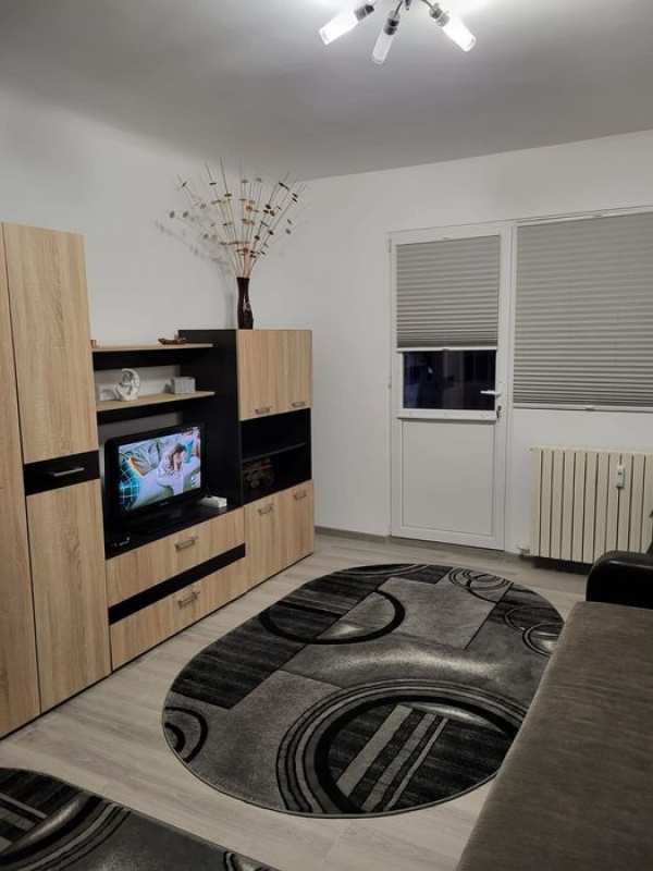 Garsonieră decomandată  de inchiriat Craiova