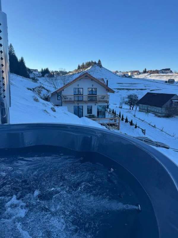 Inchiriez Casa de Sub Munte Fundata