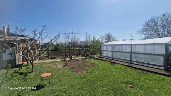 De vânzare Casa cu 4 camere , Hala 200mp , Toate utilitățile trase