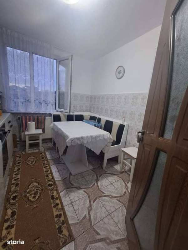 De vanzare apartament cu 4 camere, Scoala nr 1, 65.000 euro